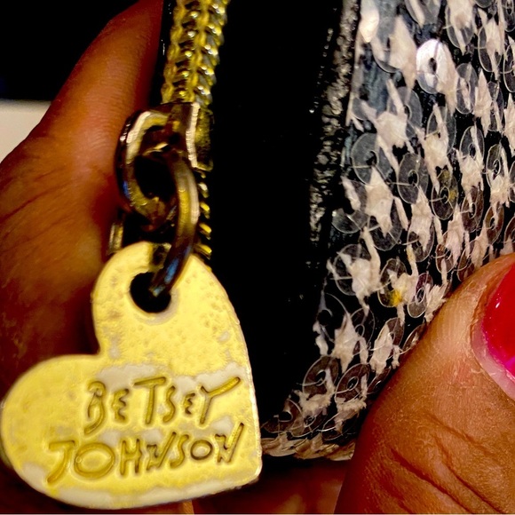 BETSEY JOHNSON Houndstooth Sequin
Wallet w/Gold-Tone Hardware, EUC - Picture 3 of 10